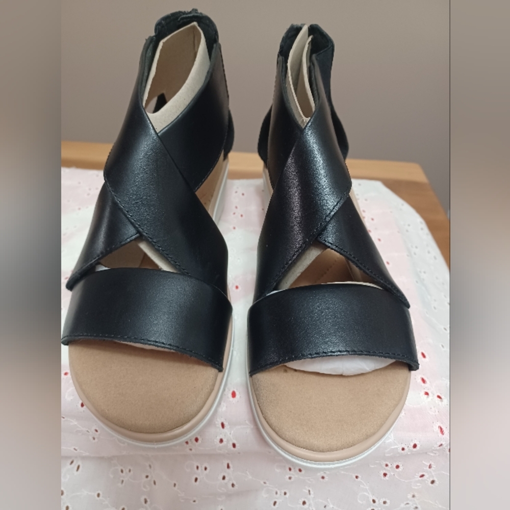 Clarks Black Platform Shoes with Wide Strap - Picture 5 of 6